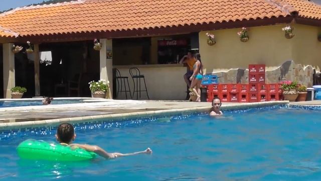 Басейн Оазис смотреть онлайн