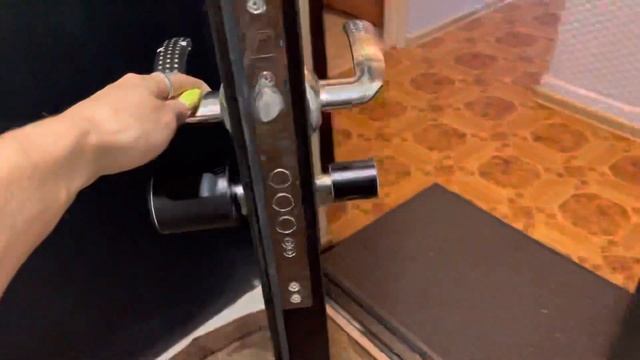 Как пользоваться цилиндрическим замком в посуточных квартирах. смотреть онлайн