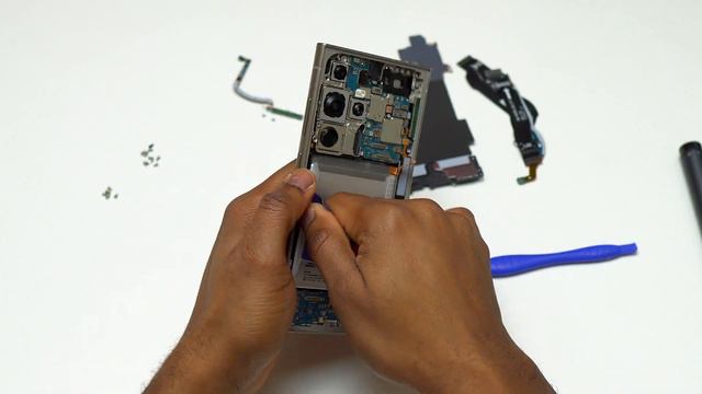 Samsung Galaxy S24 Ultra Battery Replacement Using Pull Tabs смотреть онлайн