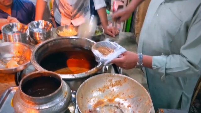 Пакистанская УЛИЧНАЯ Еда: Жареная Курица ЧАРГА, Налли НИХАРИ и Курица БАРБЕКЮ Жареная КУРИЦА... смотреть онлайн