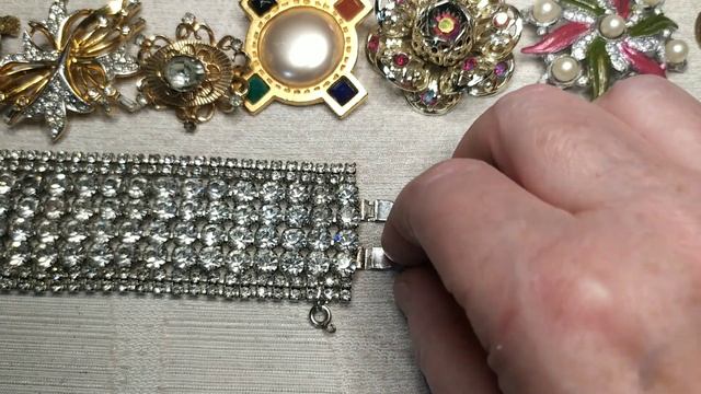 155. Небольшое видео о ремонте винтажной бижутерии смотреть онлайн