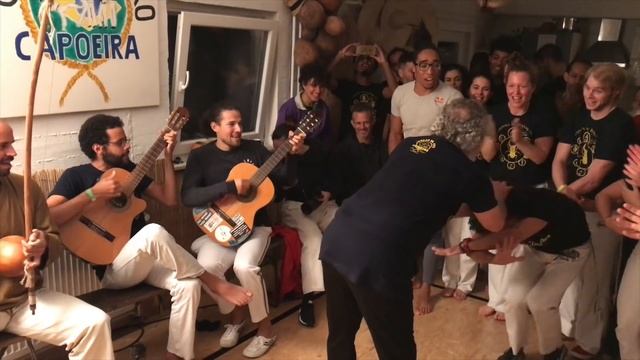 Capoeira moments. Mestre Acordeon's class смотреть онлайн