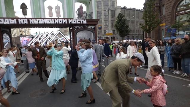 ТАНЦЫ В СТИЛЕ РЕТРО НА ТВЕРСКОЙ смотреть онлайн