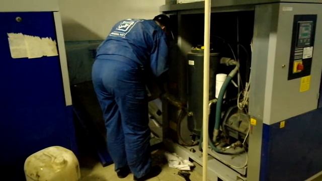 Винтовой маслозаполненный компрессор CSC в составе компрессорной станции elintechno.ru смотреть онлайн