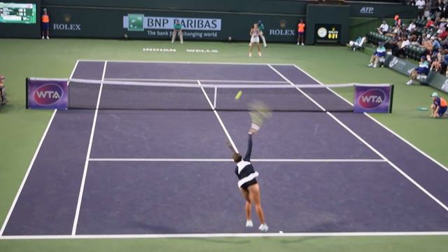 Дарья Касаткина, 18 лет, на заднем плане. Март, 2016, Indian Wells. смотреть онлайн