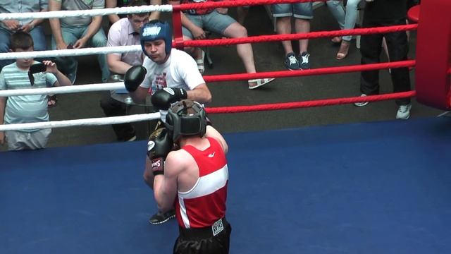 Бокс. Лутошкин Степан (Adrenaline) Vs Ихсанов Азат (Планета Фитнес) смотреть онлайн