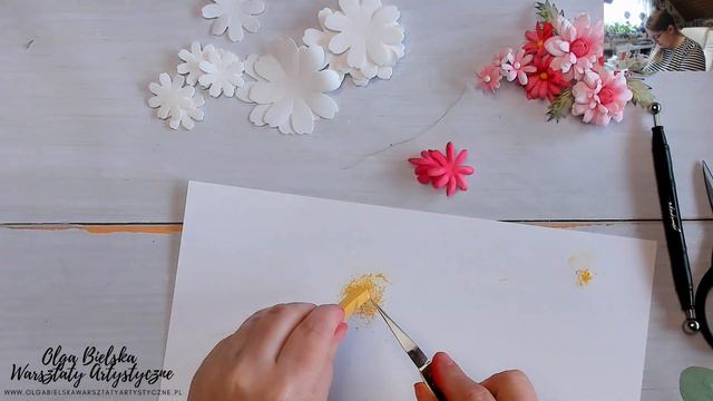 Kwiaty z foamiranu z wykrojnika stokrotki - transmisja FB LIVE Olga Bielska Warsztaty Artystyczne смотреть онлайн