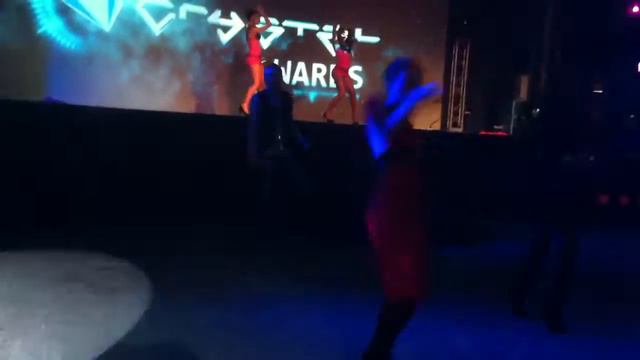 Disco-dancer ушла в разрыв! Внимание на средину @ Crystal 5.03.2011 смотреть онлайн