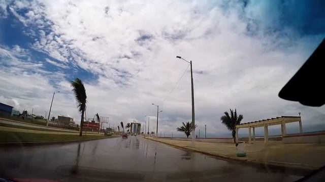 Recorriendo el Malecón de Coatzacoalcos, Veracruz, México смотреть онлайн