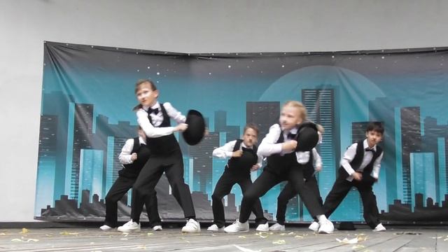 танцы Чарли Чаплина, группа Нью Вайв Фамэли - New Wave Family смотреть онлайн