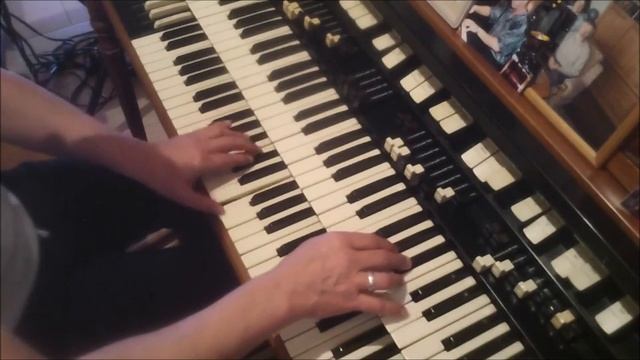 Delicado auf der HAMMOND H 143 Session gespielt von Konrad Paulus смотреть онлайн