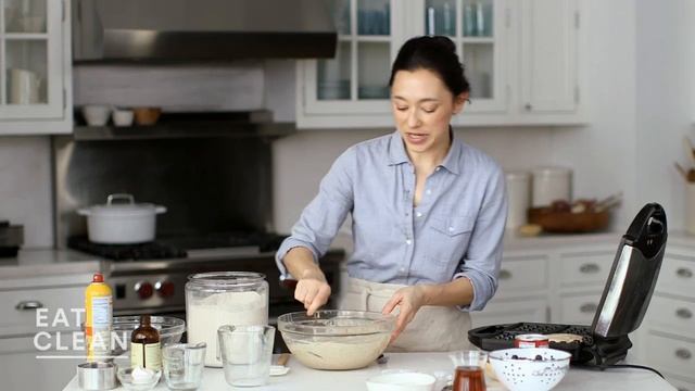 Whole Grain Waffles with Blueberries and Yogurt - Eat Clean with Shira Bocar смотреть онлайн