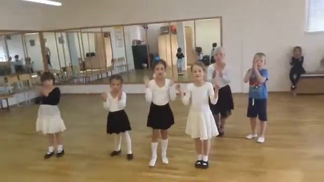 Первый год обучения Дети танцуют Танцы диско Disco Вальс смотреть онлайн