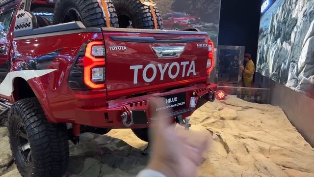 Toyota Hilux Extreme Off-Road Concept - Pick-Up Truck On Steroids! смотреть онлайн
