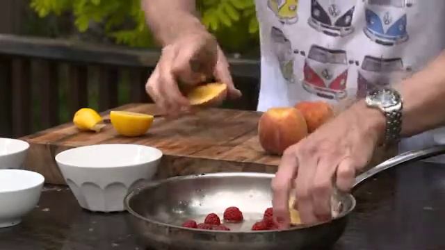 The Garden Gurus - Pizza Oven Peach Melba смотреть онлайн