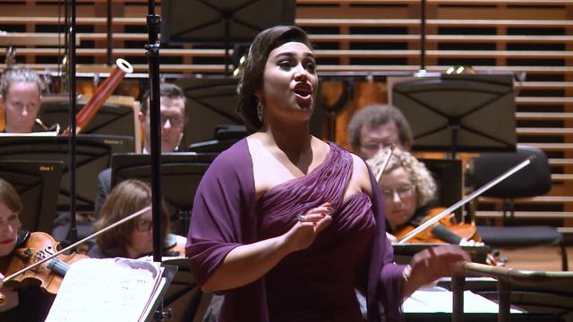 2014: Isabella Moore, soprano. ASC Finals Concert, first performance (Mozart) смотреть онлайн
