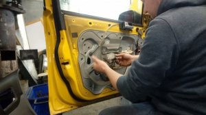 Как снять обшивку двери? Форд Фокус 2 ( Ford Focus 2 )