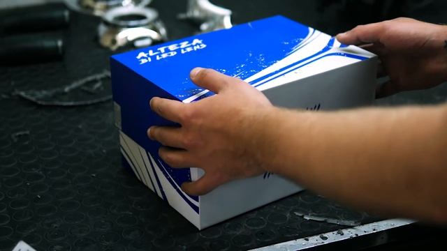 УБИРАЕМ ТРЕЩИНЫ НА ФАРАХ VOLVO. ПСКОВ смотреть онлайн