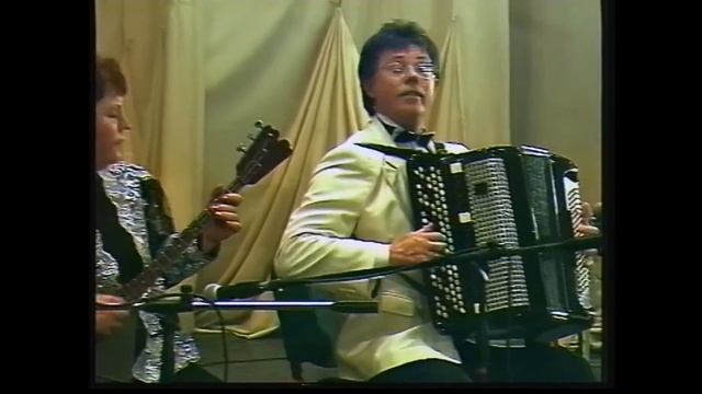 Виктория Струкова и ансамбль "Сюрприз" - "Как летела птица лебедь". смотреть онлайн