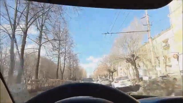 Киров. Улица Дерендяева - самая загадочная для движения на авто улица города смотреть онлайн
