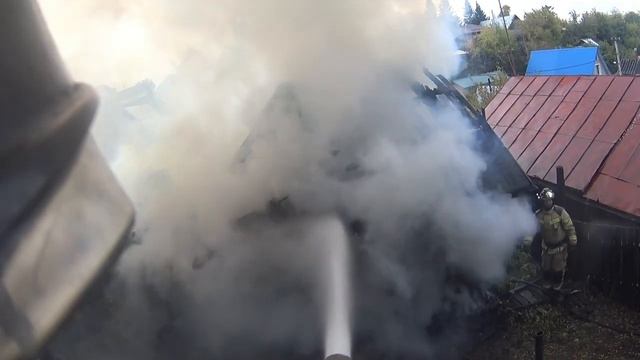 #ГлазамиМЧС_ пожар в частном доме в Новосибирске смотреть онлайн