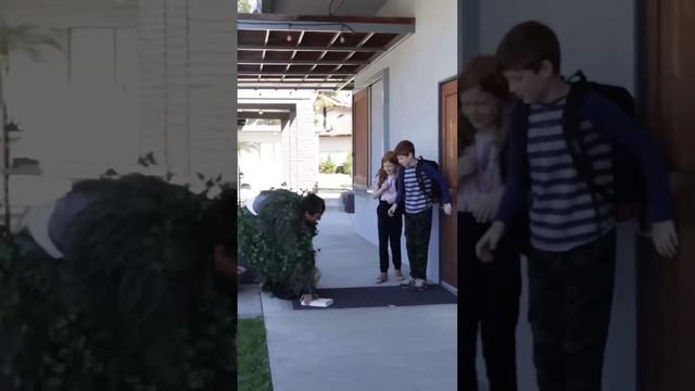 Этот куст всех пугает! смотреть онлайн