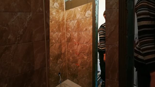 Доделали туалет и ванну!Натягиваем потолок. смотреть онлайн