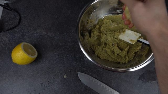 Здравословни арабски фалафели без пържене Веган кюфтенца от нахут и протеинов чеснов сос