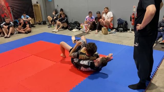 No Gi Grappling at the FitXpo Liverpool Exhibition 2021 - Mobile Recording 2 смотреть онлайн