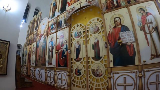 Дорогие Братия и Сестры! Божественная служба в храме Святой Троицы