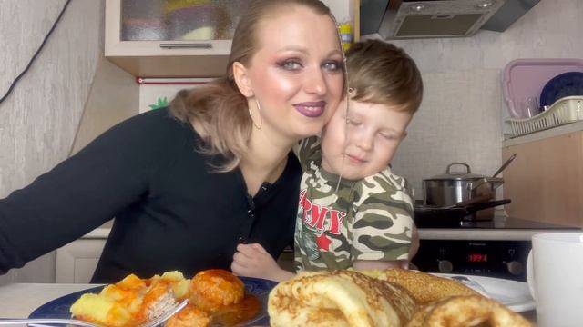 МУКБАНГ вот это аппетит / Читаем комментарии