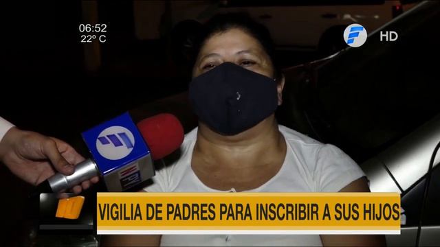 Vigilia de padres para inscribir a sus hijos en escuela de Ñemby смотреть онлайн
