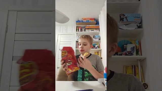 пробуем новые вкусы чипсов Lava lava!!!! смотреть онлайн