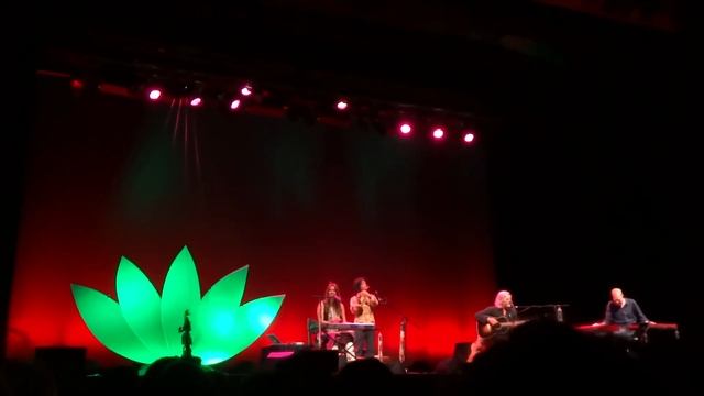 Deva Premal & Miten with Manose and Maneesh de Moor - Om Shree Rama Mantra смотреть онлайн