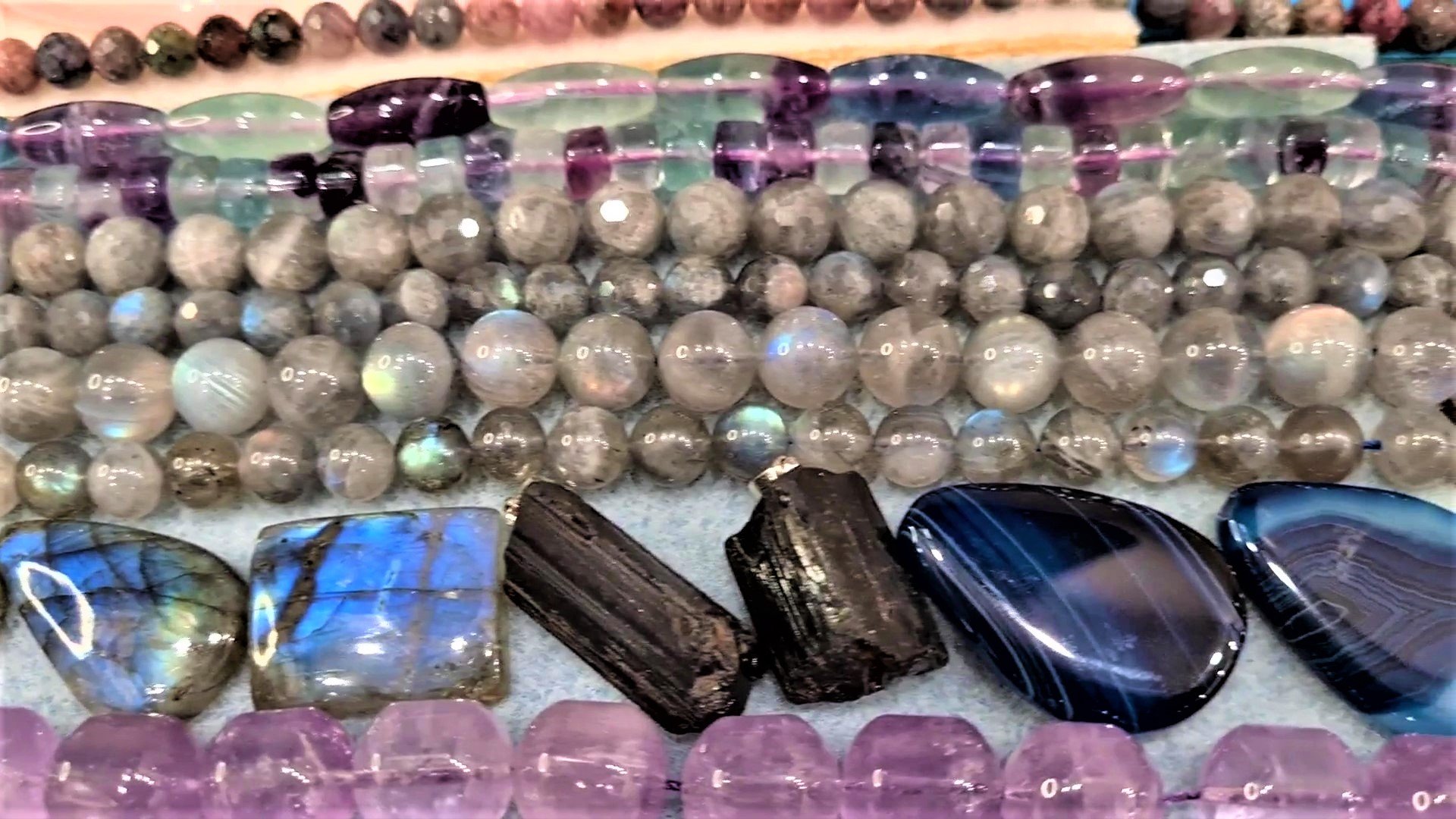 ТЦ Севастополь🛒 Бусины, кулоны и кабошоны натуральных камней, Калининградский янтарь. смотреть онлайн