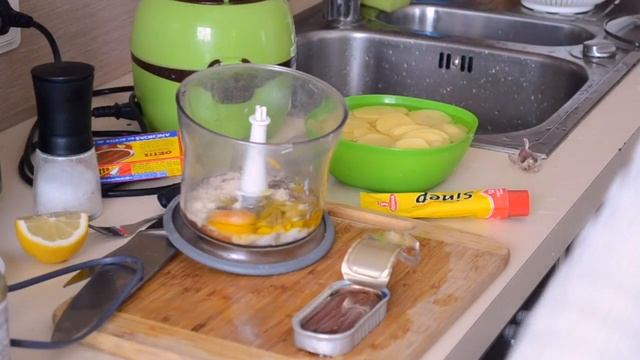 Как приготовить соус для салата Цезарь смотреть онлайн