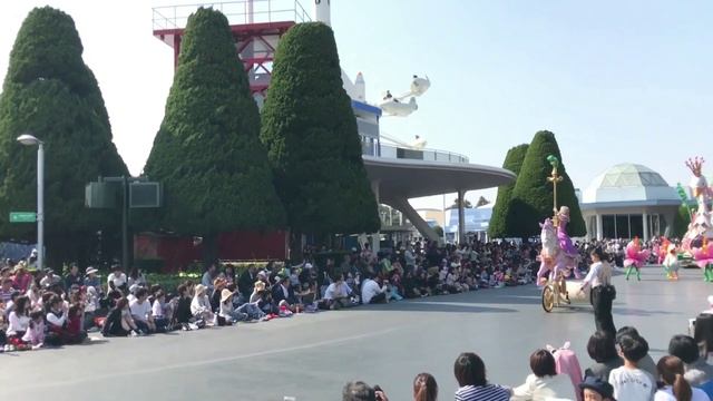 Tokyo Disneyland - Happiness Is Here Full Daytime Parade смотреть онлайн