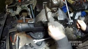 Регулировка давления масла двигателя ЯМЗ-240 редукционным клапаном на корпусе фильтра.