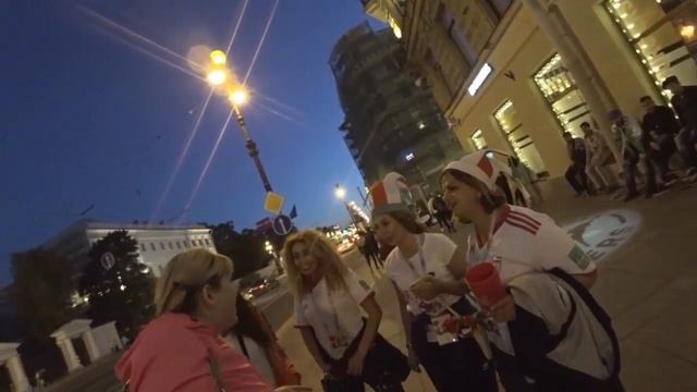 "БУТЕРИН И ХУАН"😉ПРИСТАЮ К ИНОСТРАНЦАМ НА НЕВСКОМ😂😄 смотреть онлайн