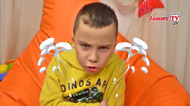 Артем ИГРАЕТ и НЕ ХОЧЕТ ни с кем делиться своими игрушками !!! | Jammy TV