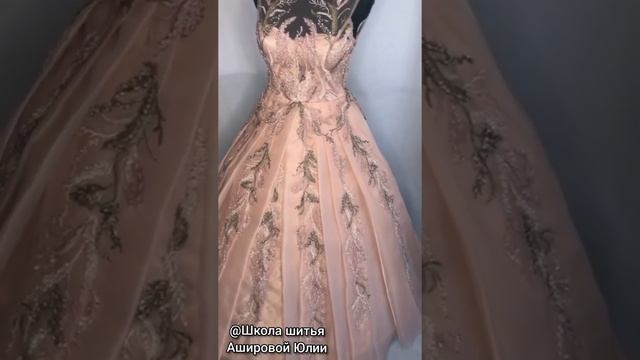 Вечернее платье расшитое вручную. смотреть онлайн