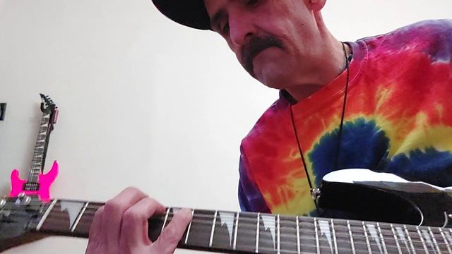 IBANEZ Mikro GIO - old dude and his 3/4 scale guitar noodling смотреть онлайн