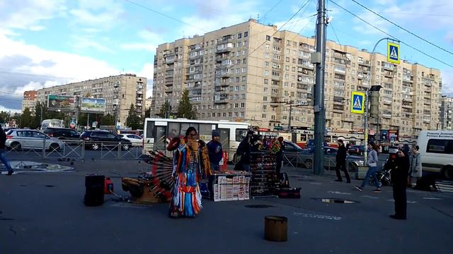 индейская этническая музыка на улицах Питера))) смотреть онлайн