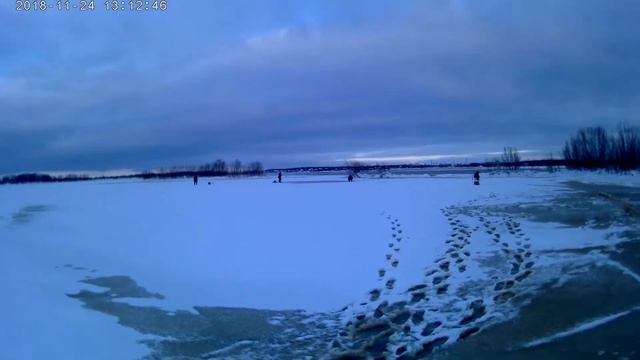 Ну зачем выходить на лед??? если его еще нет))) смотреть онлайн