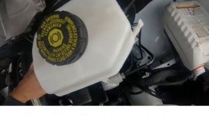 Замена топливного фильтра Mercedes Sprinter 516 2017 OM651