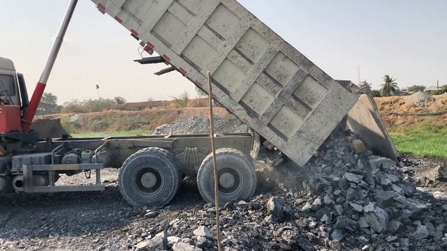 L975F-7T-SDLG Wheel Loader Pushing Rock For Backfill Lake on Construction Development Area. смотреть онлайн