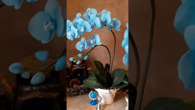 Композиции с голубыми орхидеями из фоамирана, декор корой сосны, высота 65см. смотреть онлайн