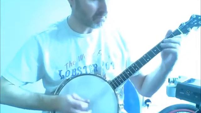 Itchy Fingers on tenor banjo смотреть онлайн