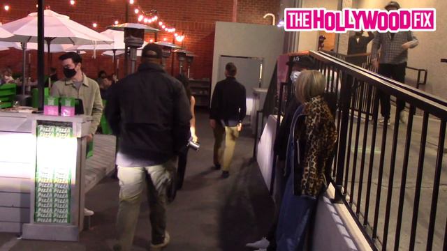 Kim Kardashian Meets Scooter Braun & His Wife For Dinner After Her Divorce From Kanye West 4.17.21 смотреть онлайн