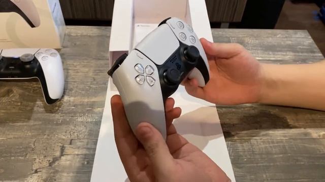 Unpacking DualSense For PlayStation 5 / Распаковка геймпада для игровой приставки PlayStation 5